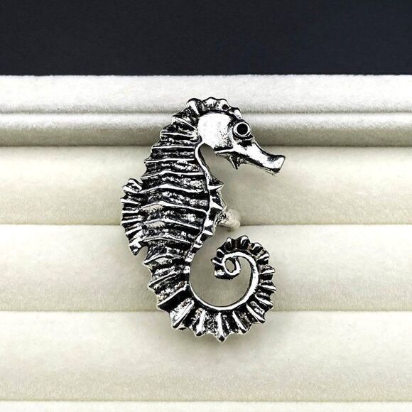 925 Sterling Silver Detailed Seahorse Boho Style Statement Ring Size 8 - Picture 2 of 10